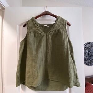 100% cotton Gap shirt